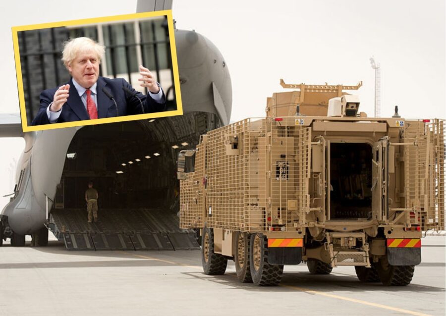 Boris Johnson dan kendaraan lapis baja Mastiff