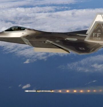 F-22 Luncurkan rudal AIM-120 AMRAAM