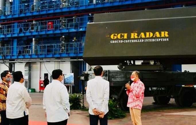 Jokowi tinjau Radar GCI buatan PT Len