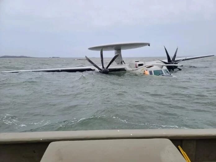 Pesawat E-2D Advanced Hawkeye milik US Navy jatuh