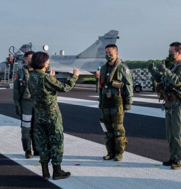 Presiden Taiwan berbincang dengan pilot-pilot AU Taiwan - RoCAF