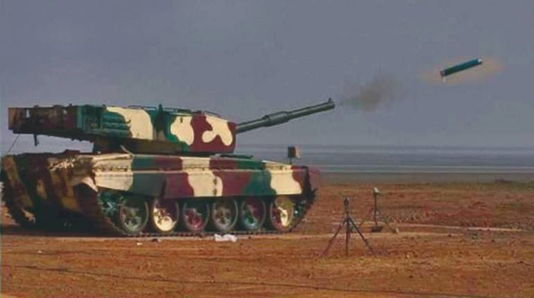 Arjun MBT tembakkan rudal antitank berpemandu laser