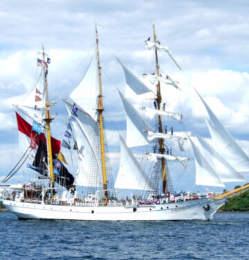 KRI Dewaruci