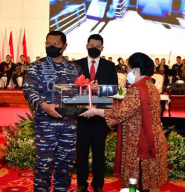 Megawati Resmikan Nama KRI Bung Karno-369