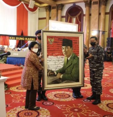 Megawati Resmikan Nama KRI Bung Karno