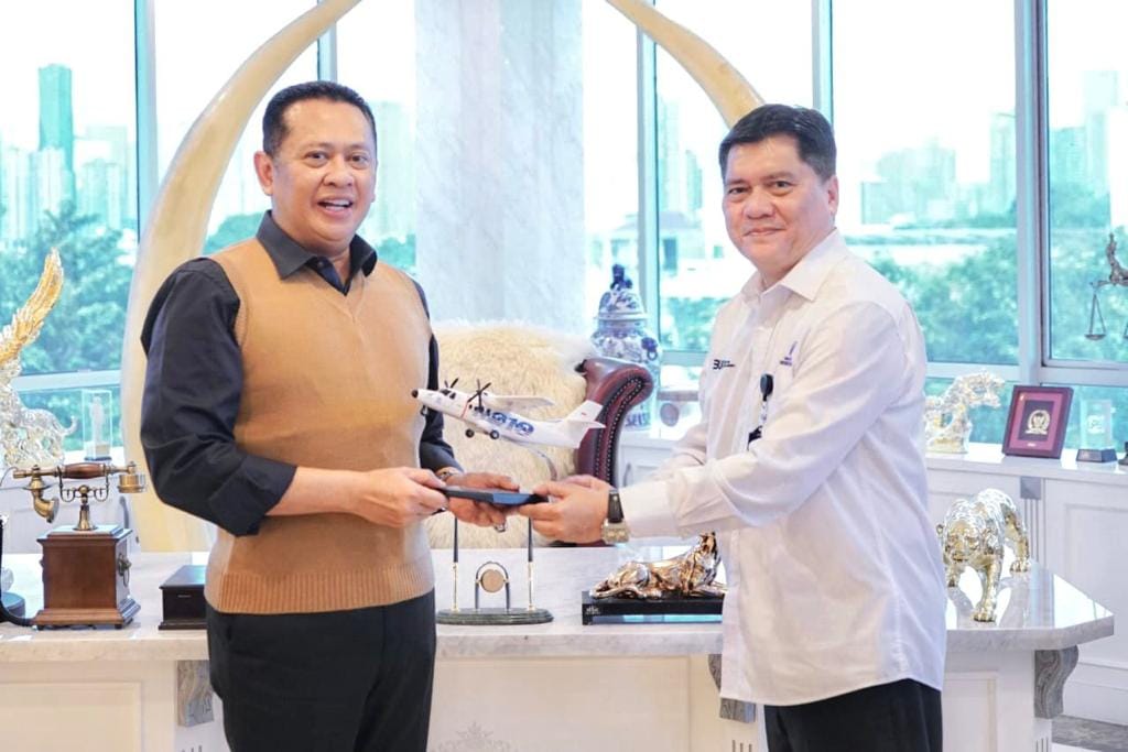 Dirut PTDI mengunjungi Ketua MPR di Jakarta