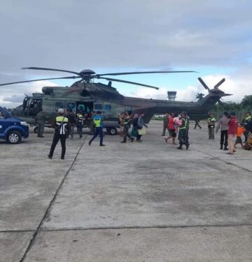 Heli Caracal TNI AU evakuasi korban