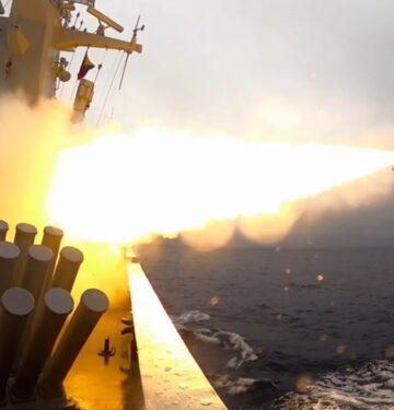 Latihan penembakan rudal dari kapal PLAN