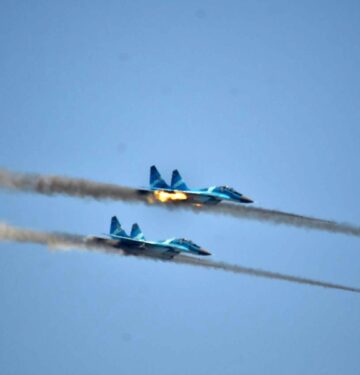 MiG-29 Myanmar menembakkan roket saat latihan