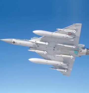 Mirage 2000-5 membawa rudal MICA