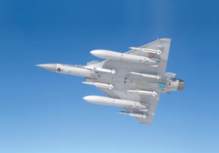 Mirage 2000-5 membawa rudal MICA