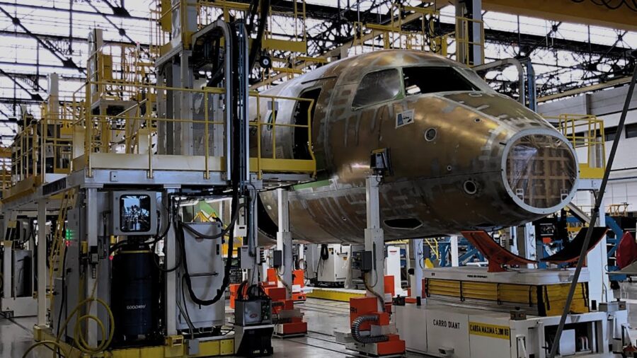 Pabrik pesawat sipil Embraer Brasil