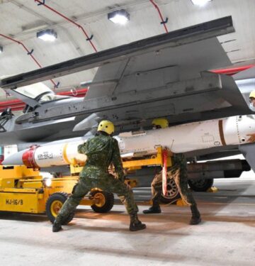 Rudal AGM-84L Harpoon dimuat ke pesawat F-16V ROCAF