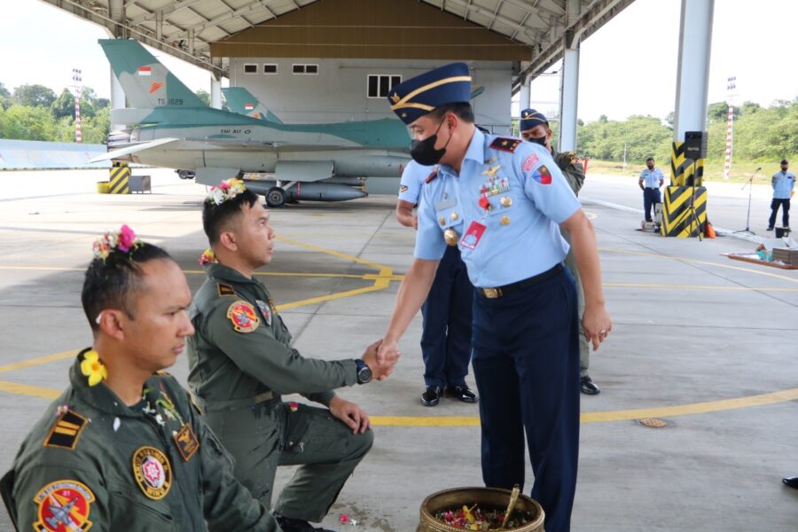 Terbang Solo F-16 Skadron Udara 16