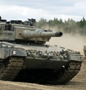 Leopard-2A4-Tank-_