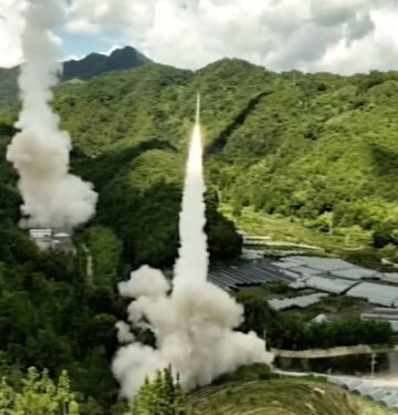 Peluncuran rudal oleh PLA