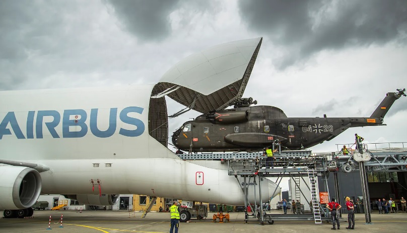 Airbus Beluga angkut heli CH53