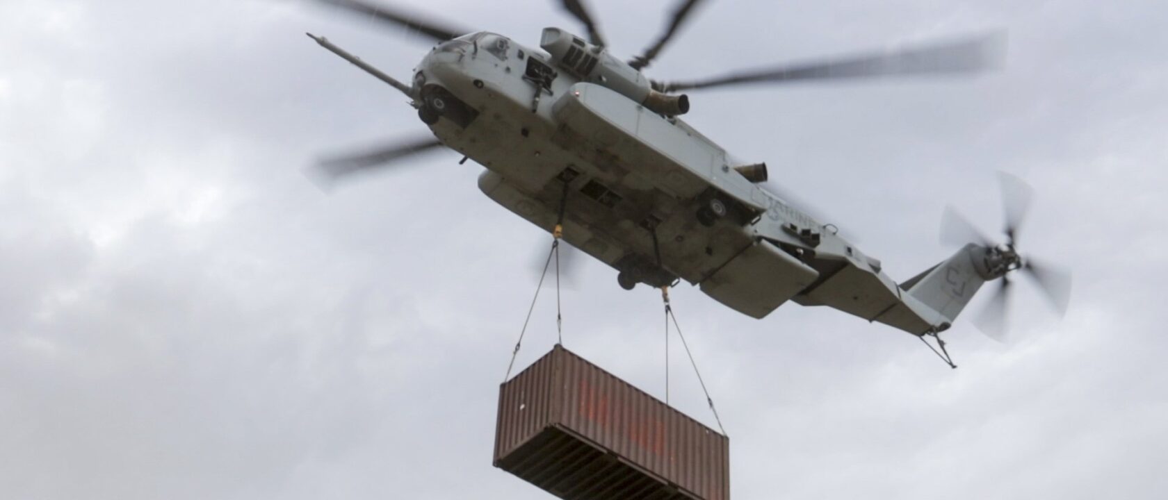 CH-53K King Stallion angkut peti kemas