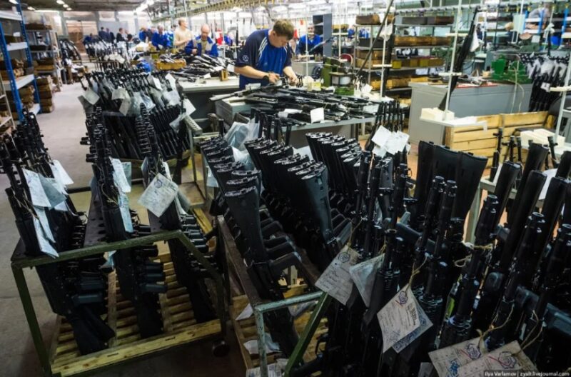 Pembuatan Senapan Kalashnikov