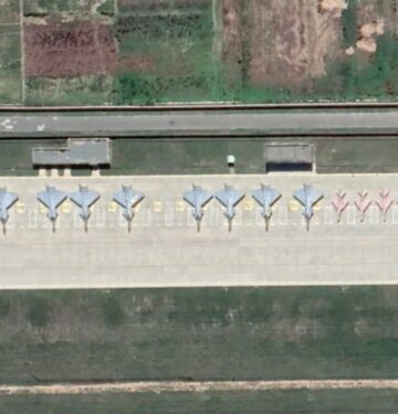 Pesawat misterius menyerupai J-20 di pangkalan udara China