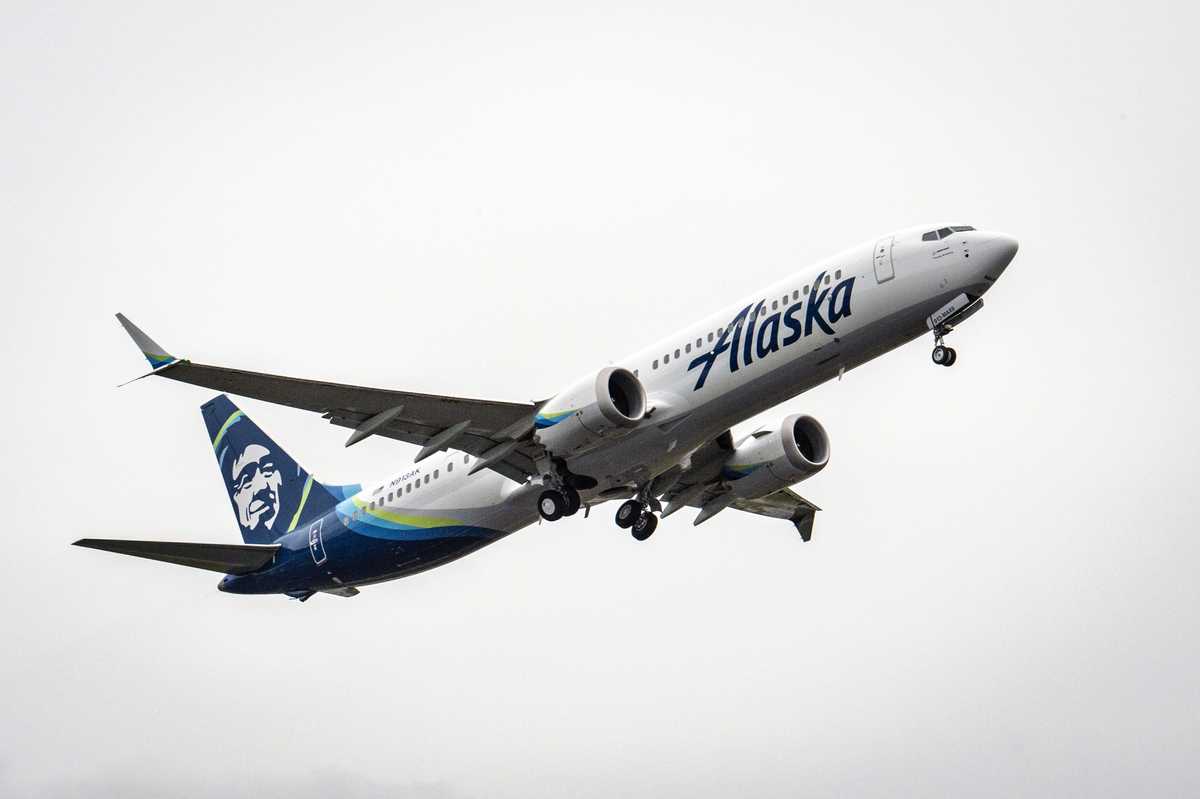 737-9-Delivery-1