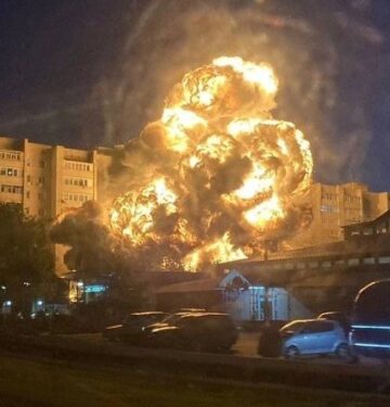 Su-34 jatuh menabrak apartemen di Rusia