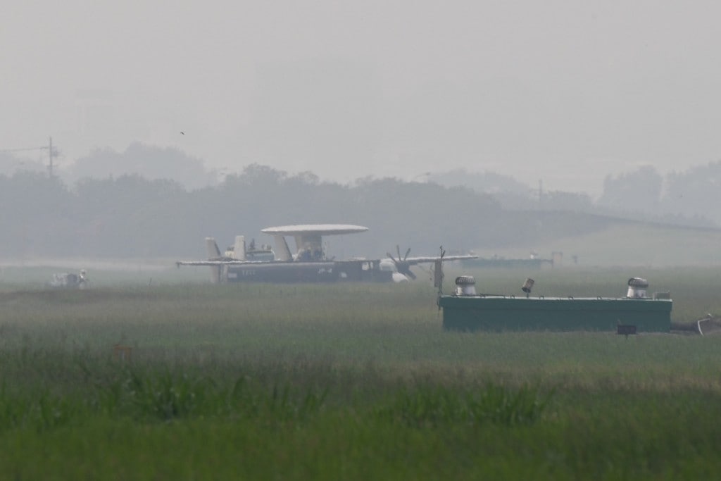 E-2K Hawkeye Taiwan tergelincir_ Twitter_ Airspace Review