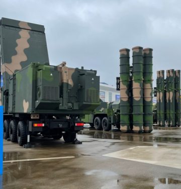 HQ-9B dan sistem pertahanan udara rudal lainnya di Airshow China 2022