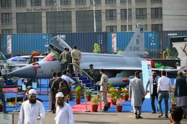 JF-17 DIPAJANG DI PAMERAN PERTAHANAN IDEAS 2022 DI PAKISTAN_ AIRSPACE REVIEW