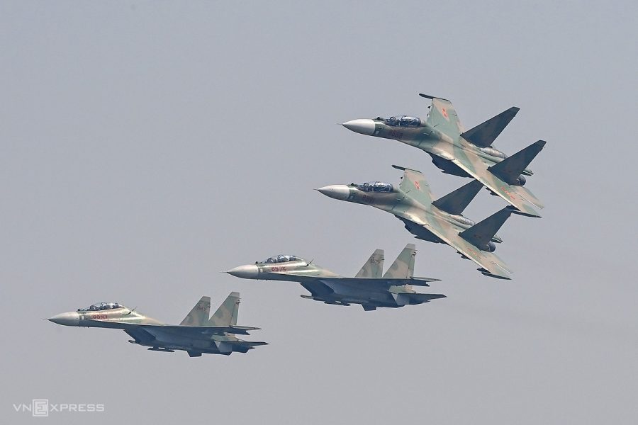 Su-30MK2 Angkatan Udara Vietnam melakukan latihan