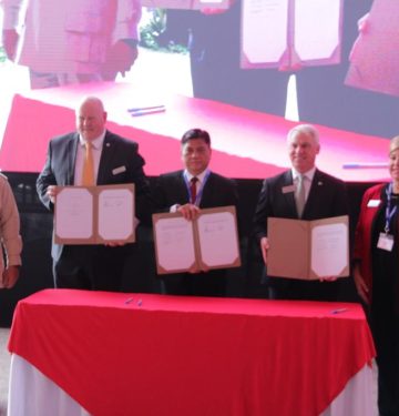 Tanda tangan kontrak Boeing dan PTDI