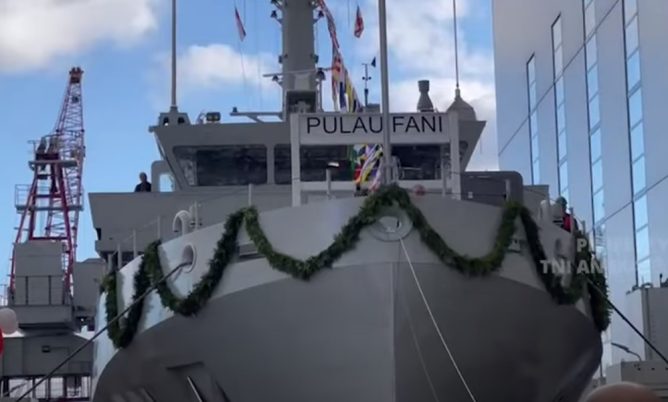 KRI Pulau Fani_2