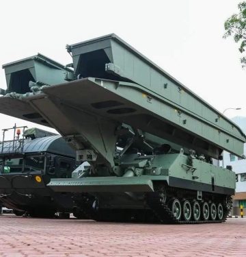 Kendaraan jembatan lipat buatan Singapura HT-AVLB - SAF - Singapore Army