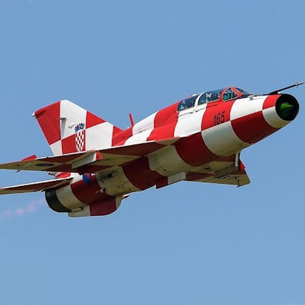 MiG-21 Kroasia versi tempat duduk tandem jatuh pilot selamat - airspace review
