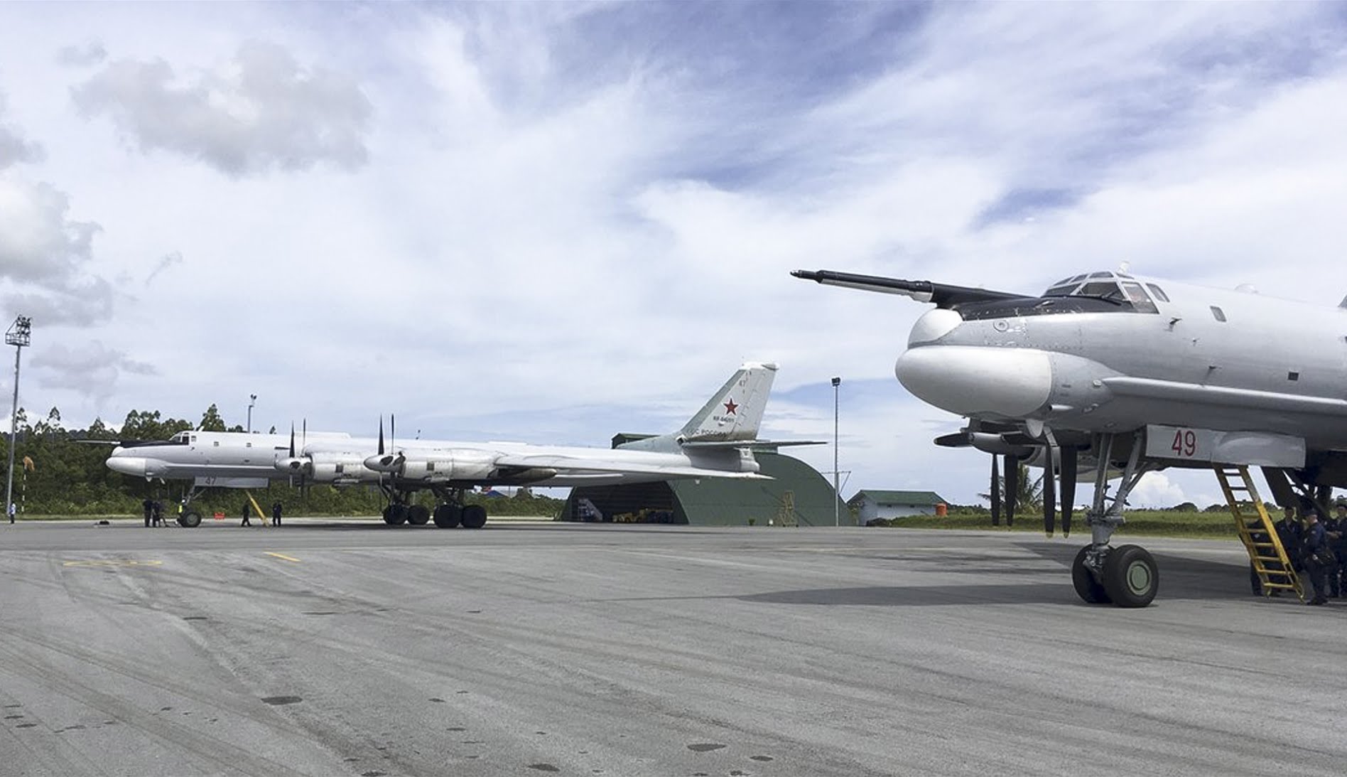 Tu-95 di Biak_2