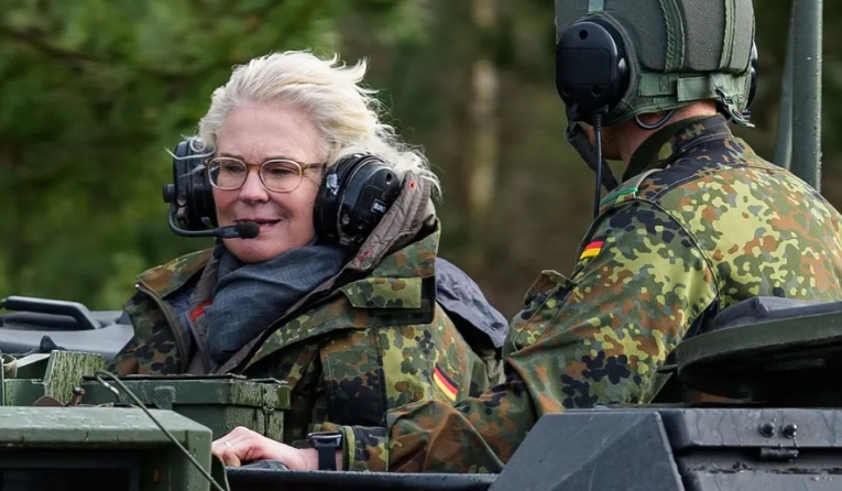 Menhan Jerman Christine Lambrecht