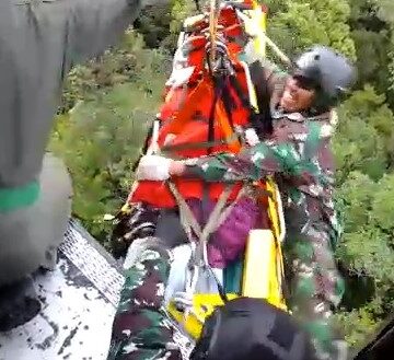 Evakuasi Kapolda Jambi tandu berputar