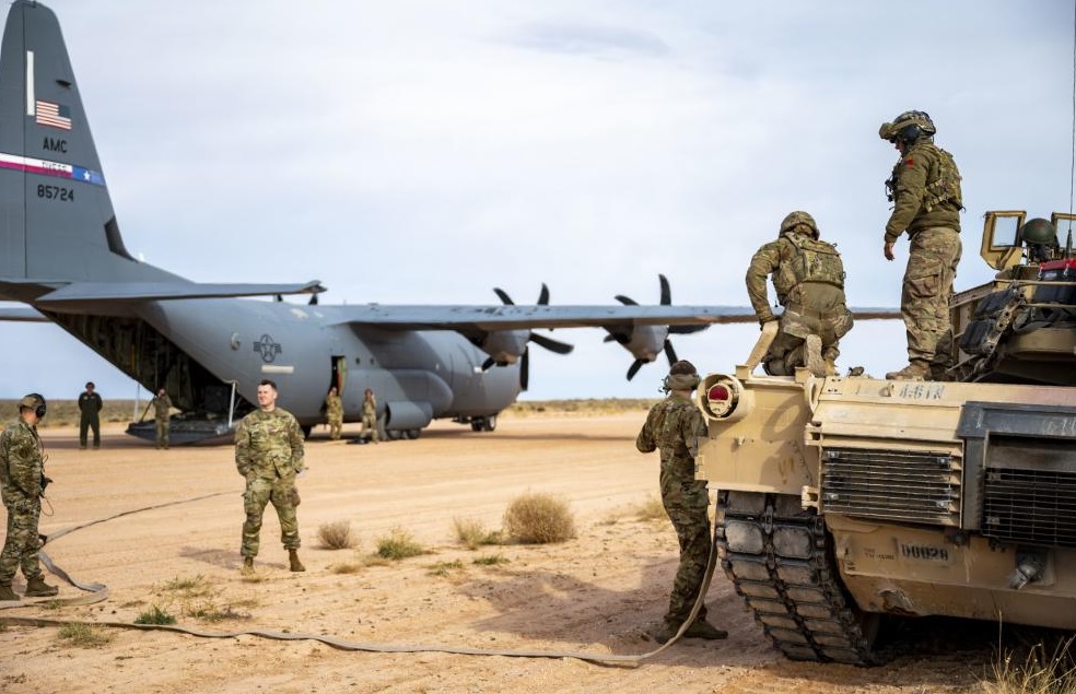 Hot Pitting dari pesawat Super Hercules terhadap tank M1 Abrams