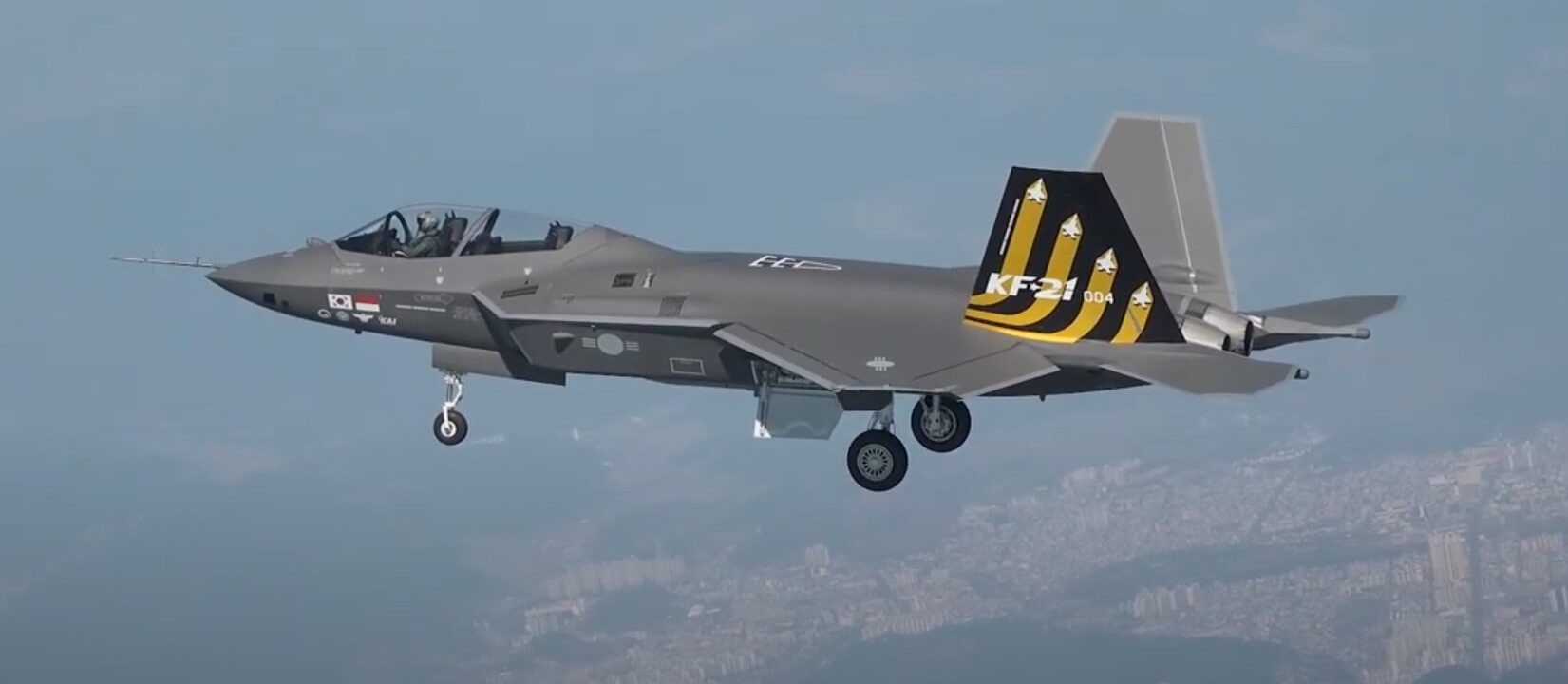 KF-21 seri 004 terbang perdana