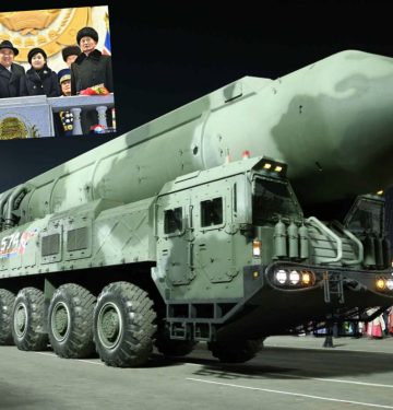 Kim Jong-un dan putrinya menyaksikan ICBM terbaru dalam parade militer di Pyongyang