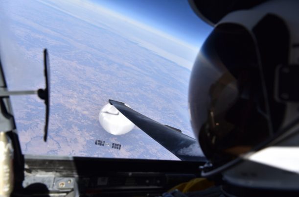 Pilot pesawat U-2 selfie dengan balon mata-mata China sebelum ditembak oleh F-22 - US DoD - Airspace Review_1