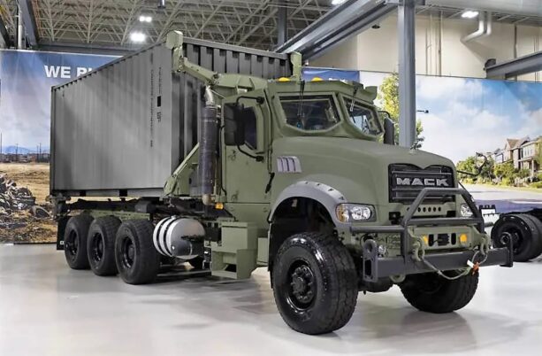 Prototipe Truk CTT buatan Mack Defense