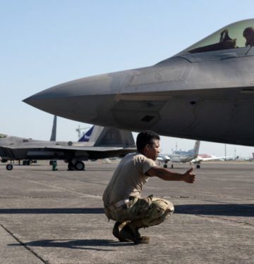 F-22 mendarat pertama kali di Clark Air Base Filipina