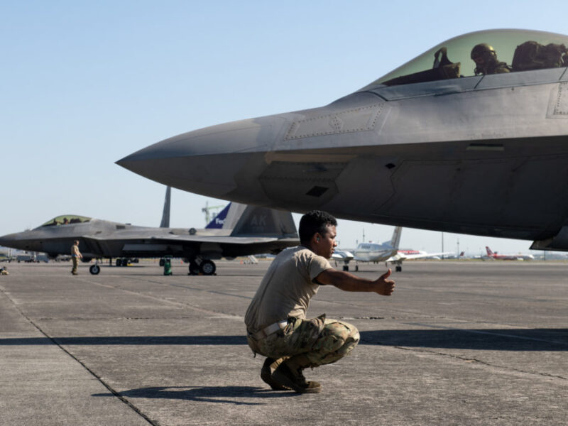 F-22 mendarat pertama kali di Clark Air Base Filipina