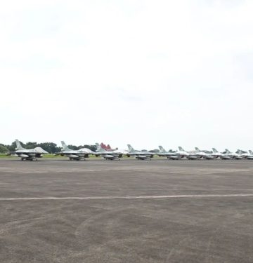 11 F-16 tiba di lanud halim untuk hut tni ke 77 di lanud halim