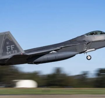 F-22 dari Skadron Tempur ke-94