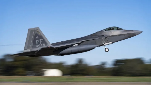 F-22 dari Skadron Tempur ke-94