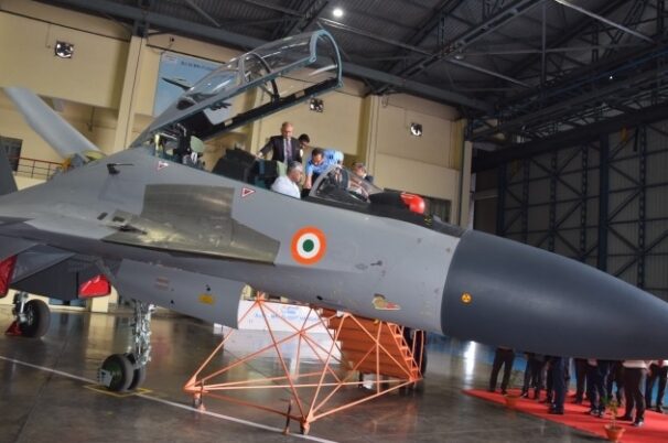 La Fuerza Aérea India recibe su avión de combate Su-30MKI ROH número 100