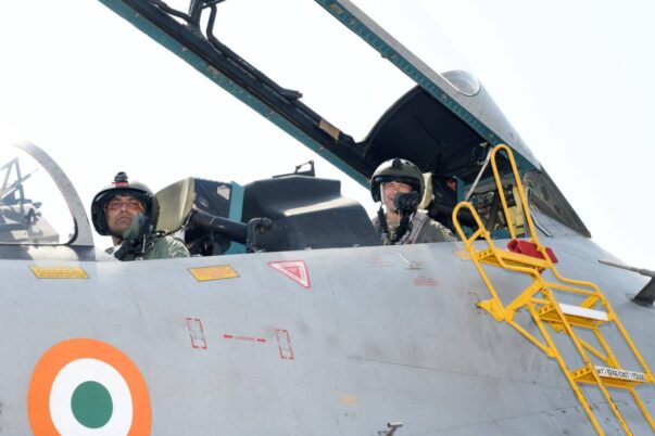 Jenderal Ken Wilsbach terbang dengan Su-30MKI