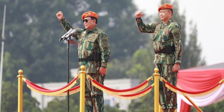 Menhan-Prabowo-menjadi-Warga-Kehormatan-Kopasgat